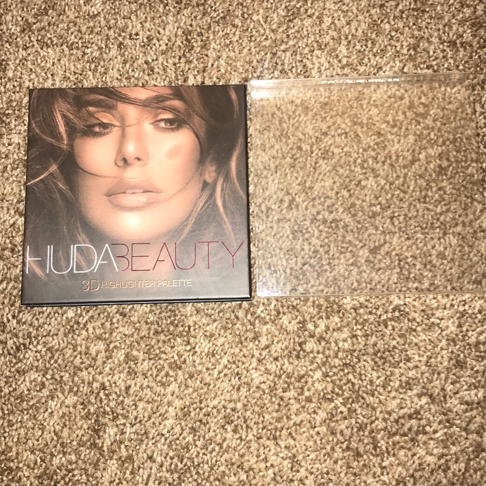 Huda beauty 3D highlighter palette